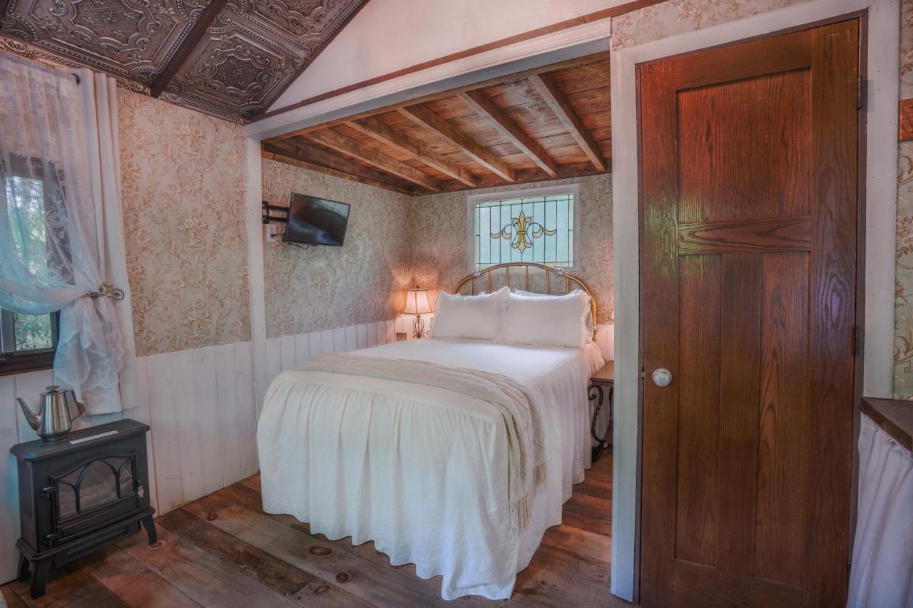 Vintage Wild West Tiny Hotel In The Woods! Pine City Kültér fotó