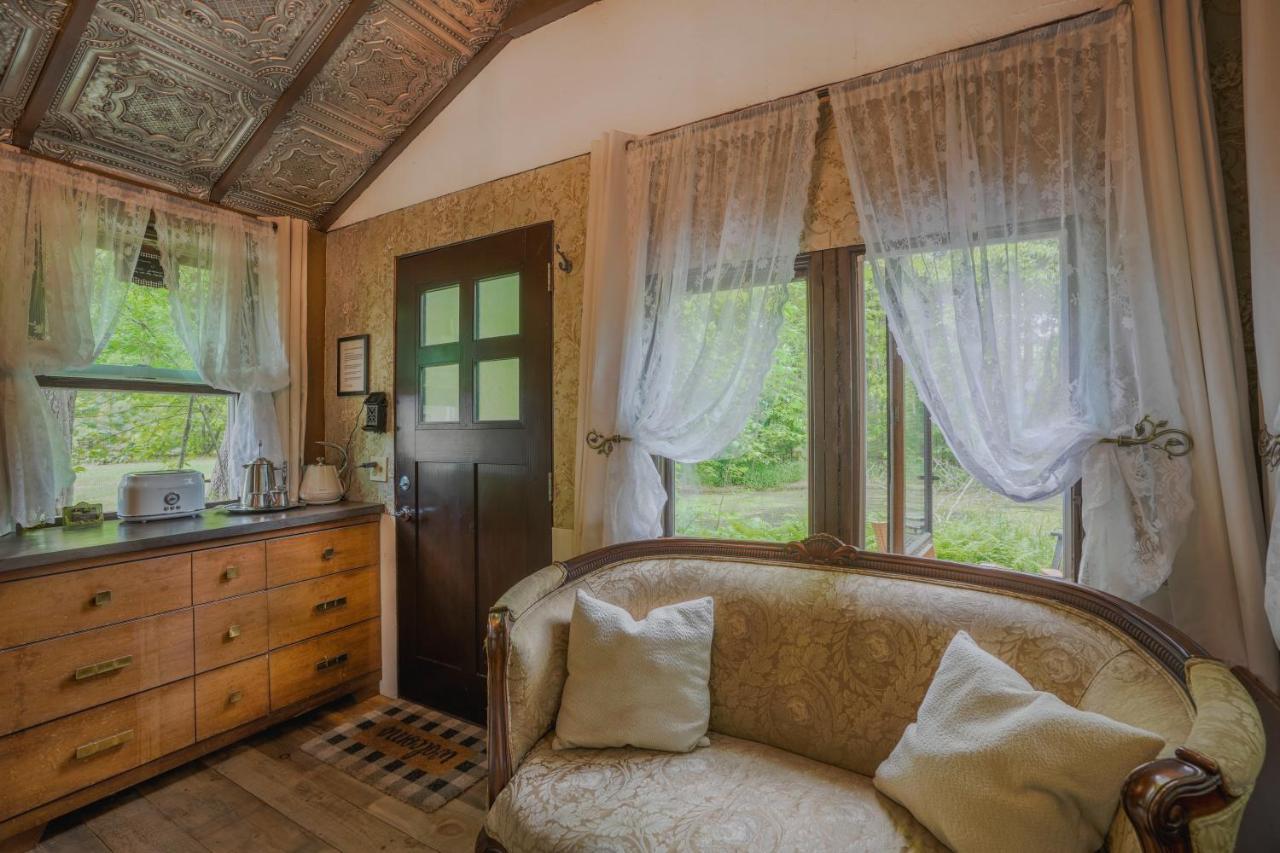 Vintage Wild West Tiny Hotel In The Woods! Pine City Kültér fotó