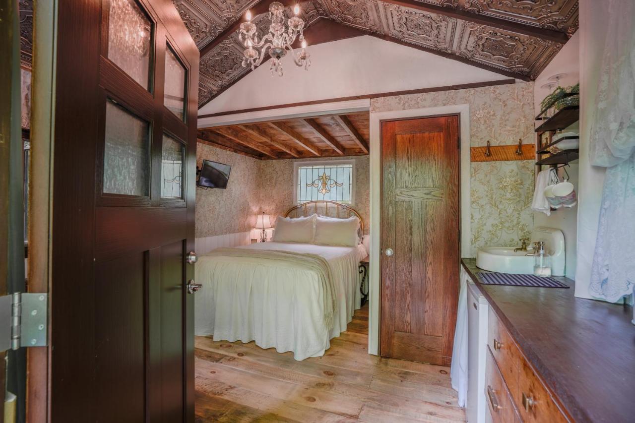 Vintage Wild West Tiny Hotel In The Woods! Pine City Kültér fotó